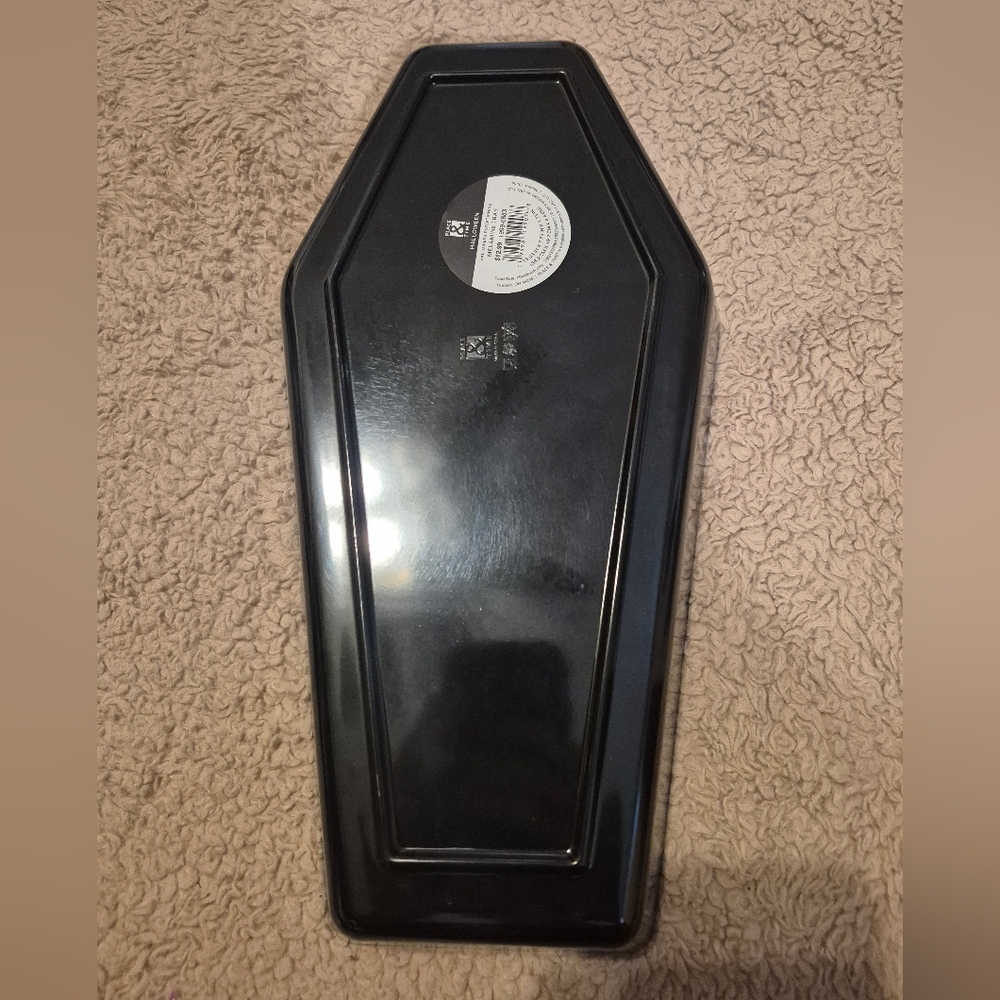 Black Coffin-Shaped Tray with Halloween Cookie Cutters NWT - Picture 9 of 10
